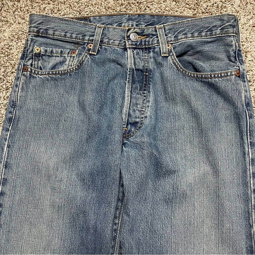 Levi's 501 Original Fit Medium Wash Button Fly Straight Jeans W33 L30